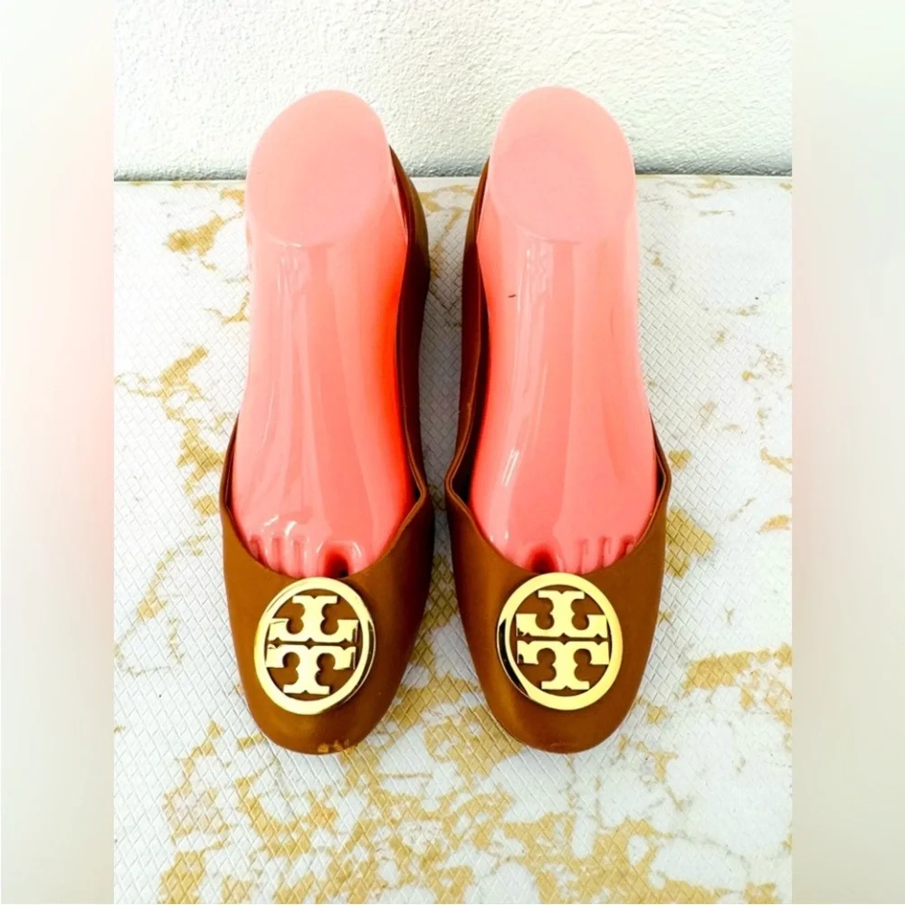 Tory Burch Chelsea Caramel Tan Leather Pump Block Heel Gold Logo Sz 7 EUC